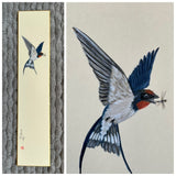 Swallow with insect (7,5 cm)