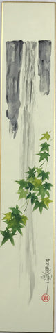 Waterfall with green maple leaves (6,0 cm)